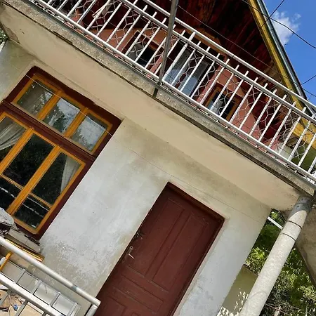 Shelter House 1 1 Bed, No Water, Wc Is Outhouse, Dirt Road, Dog In The Garden, Genius Points Welcome! къща за подслон в казанлък, без вода! * Kazanlŭk