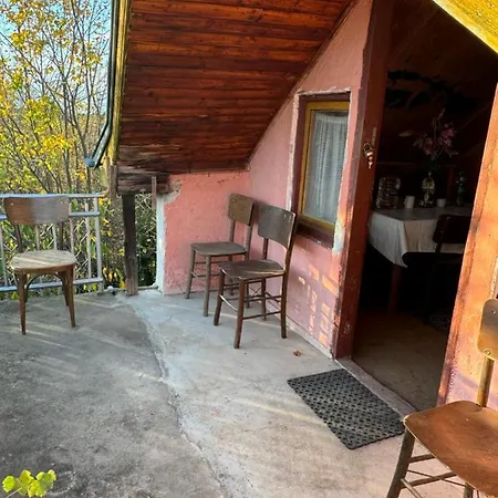 Shelter House 1 1 Bed, No Water, Wc Is Outhouse, Dirt Road, Dog In The Garden, Genius Points Welcome! къща за подслон в казанлък, без вода! *