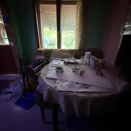 Shelter House 1 1 Bed, No Water, Wc Is Outhouse, Dirt Road, Dog In The Garden, Genius Points Welcome! къща за подслон в казанлък, без вода!