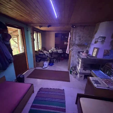 Tente de luxe Shelter House 1 1 Bed, No Water, Wc Is Outhouse, Dirt Road, Dog In The Garden, Genius Points Welcome! къща за подслон в казанлък, без вода! *