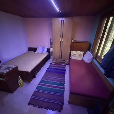 Shelter House 1 1 Bed, No Water, Wc Is Outhouse, Dirt Road, Dog In The Garden, Genius Points Welcome! къща за подслон в казанлък, без вода! * Kazanlŭk