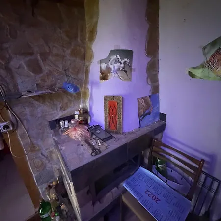 Shelter House 1 1 Bed, No Water, Wc Is Outhouse, Dirt Road, Dog In The Garden, Genius Points Welcome! къща за подслон в казанлък, без вода! Kazanlŭk