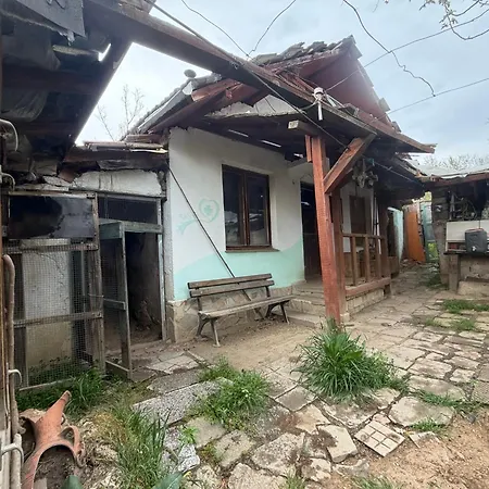 Shelter House 1 1 Bed, No Water, Wc Is Outhouse, Dirt Road, Dog In The Garden, Genius Points Welcome! къща за подслон в казанлък, без вода! *