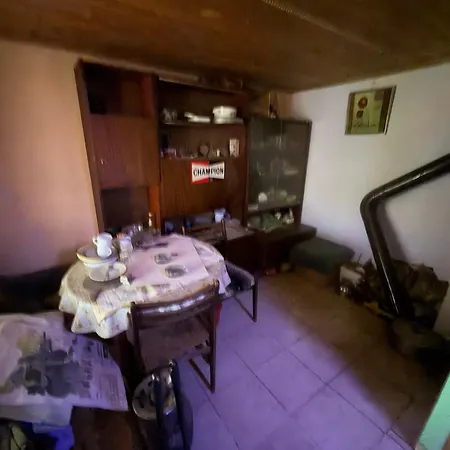 Tente de luxe Shelter House 1 1 Bed, No Water, Wc Is Outhouse, Dirt Road, Dog In The Garden, Genius Points Welcome! къща за подслон в казанлък, без вода! Kazanlŭk